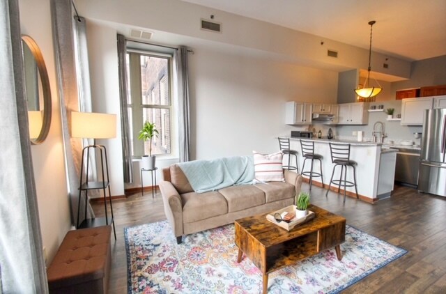 Foto del edificio - 408 W Saint Clair Ave
