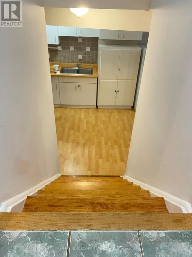 Building Photo - 18 Kingly Crest Way