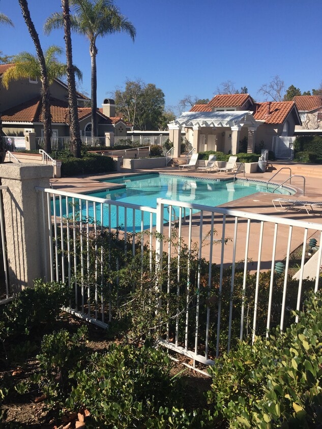 35 Via Prado Unit sam, Rancho Santa Margarita, CA 92688 Condo for