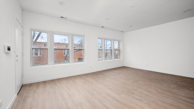 Building Photo - 2353 N Springfield Ave
