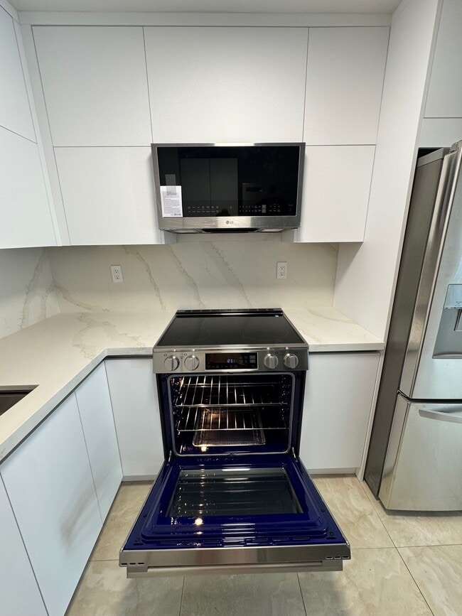 Kitchen - 8434 SW 38th St