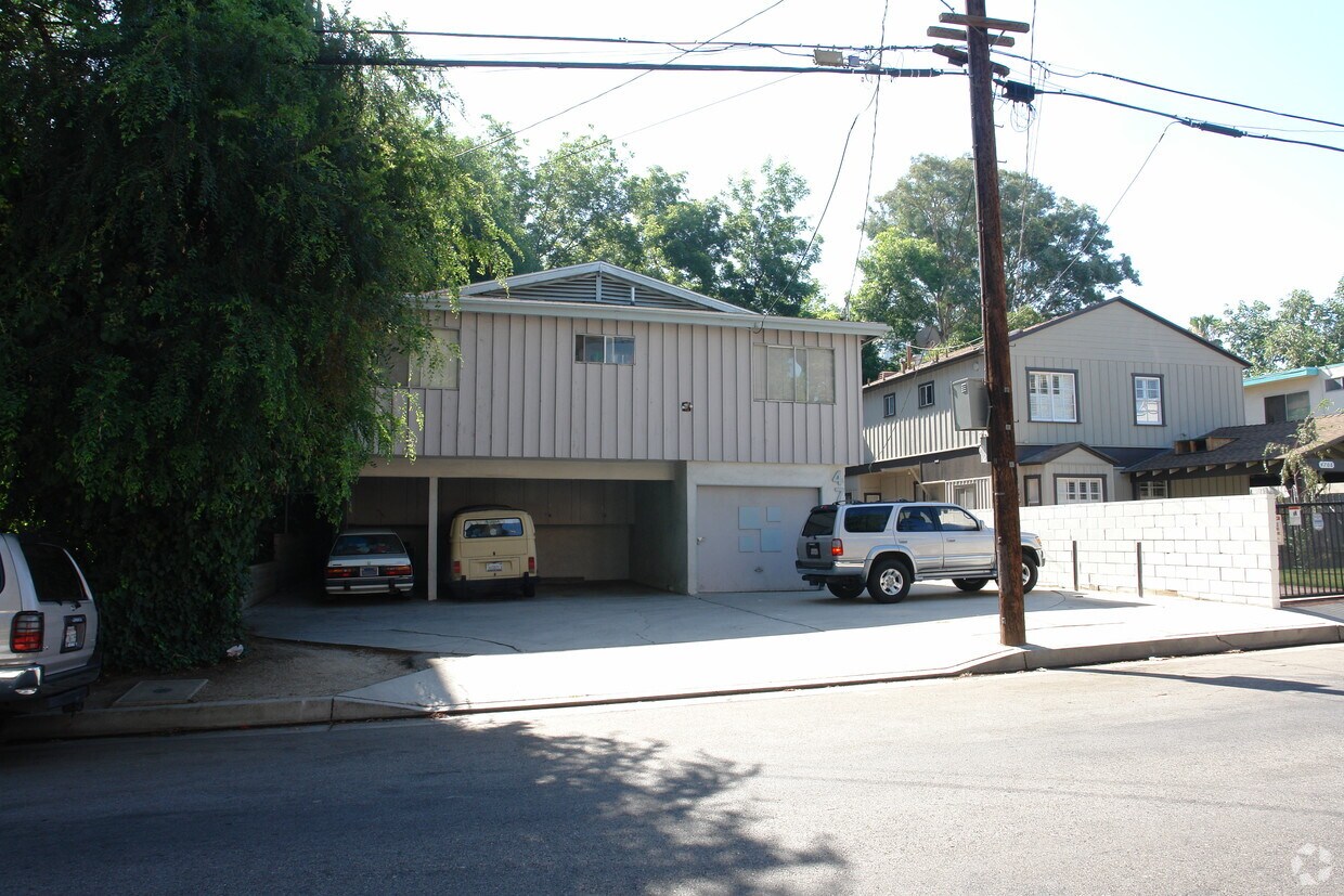 Primary Photo - 4714 Orion Ave