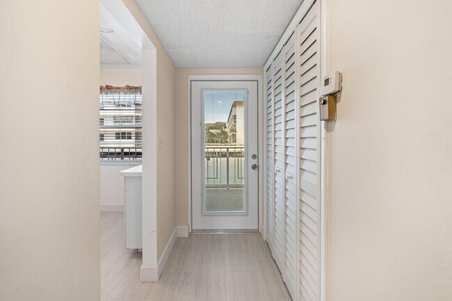 Foto del edificio - 920 Dogwood Dr