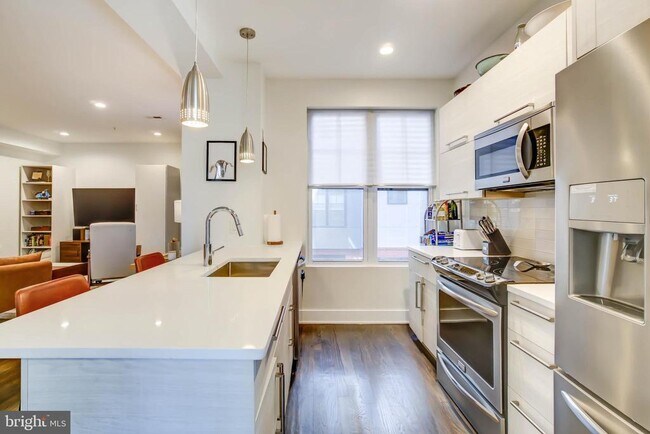 Building Photo - 2909 17th St NE