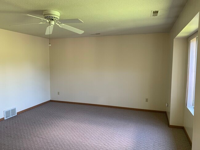 Foto del edificio - 438-440 W Hillside Dr