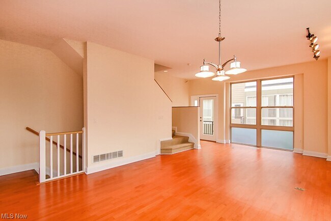 Foto del edificio - 12581 Larchmere Blvd