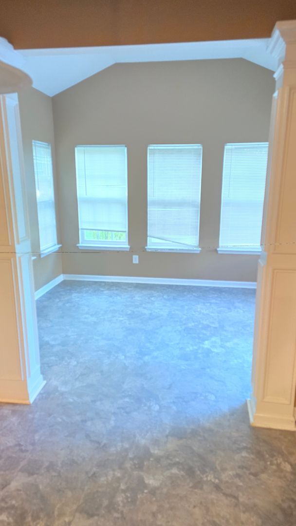Foto del edificio - Spacious 4-Bedroom Home in Fiddlers Glenn ...