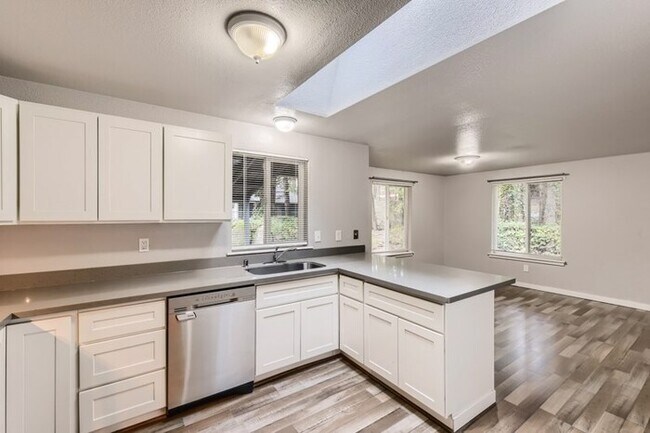 Foto del edificio - 11220 200th Street East, Graham, WA, 98338