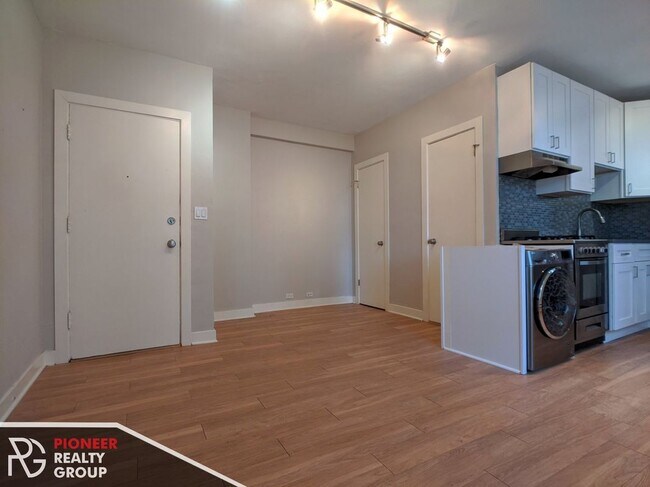 Foto del edificio - 511 W Belmont Ave