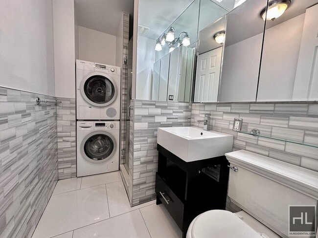 Building Photo - Mott Street