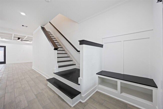 Foto del edificio - 6726 Paris St