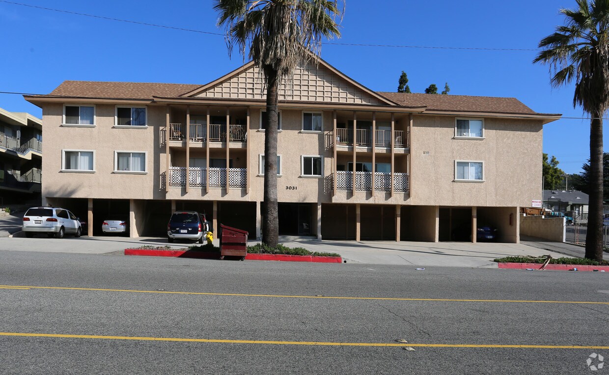 Foto del edificio - 3031 Montrose Ave