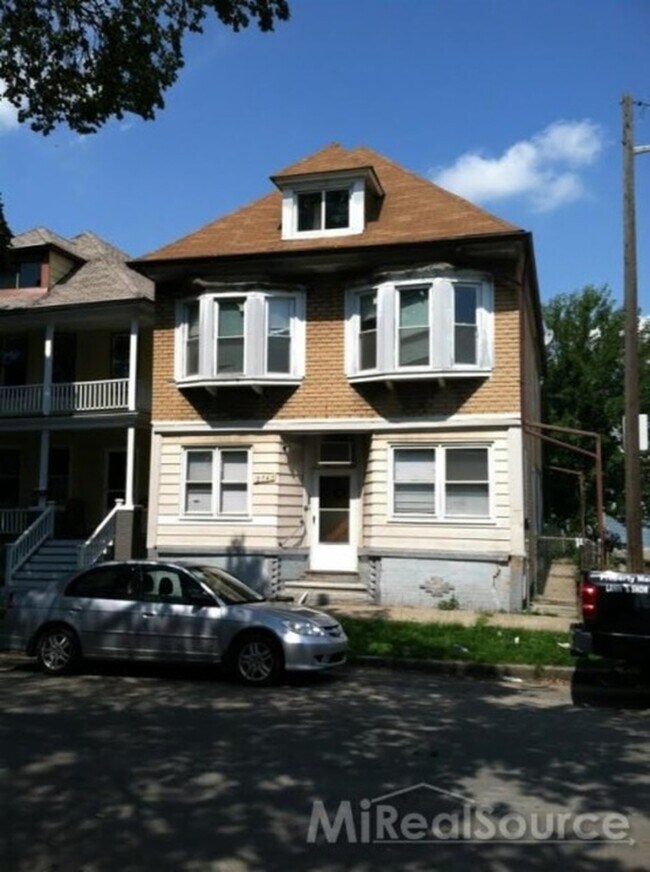 2749 Florian Street Unit Apt 3, Hamtramck, MI 48212 Apartments in