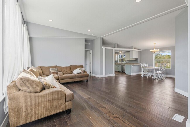 Foto del edificio - Short term leases available: 3 bed 2 bath ...