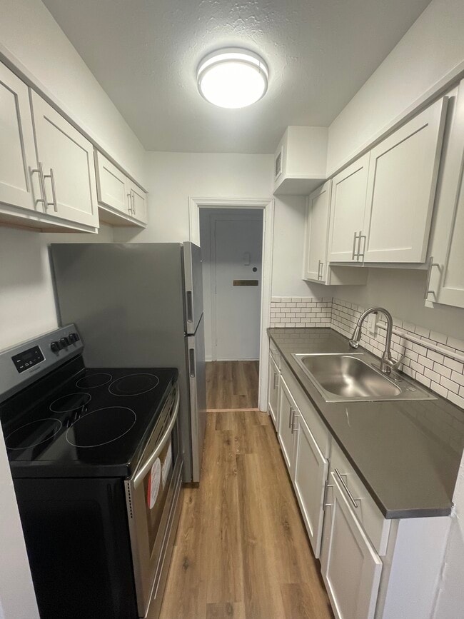 Building Photo - Avalon Apartments