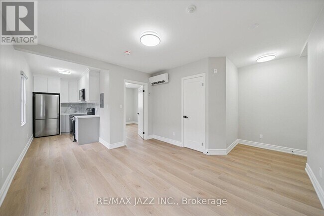 Photo du bâtiment - 251 Simcoe St S