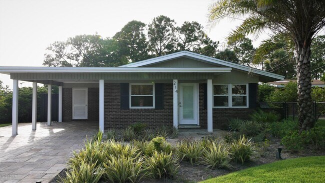Foto del edificio - 214 Lakeview Cir