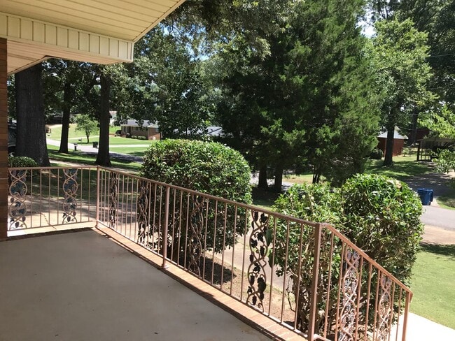 Building Photo - 946 Boswell Dr