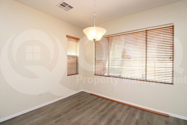 Foto del edificio - 4256 E Baylor Ln