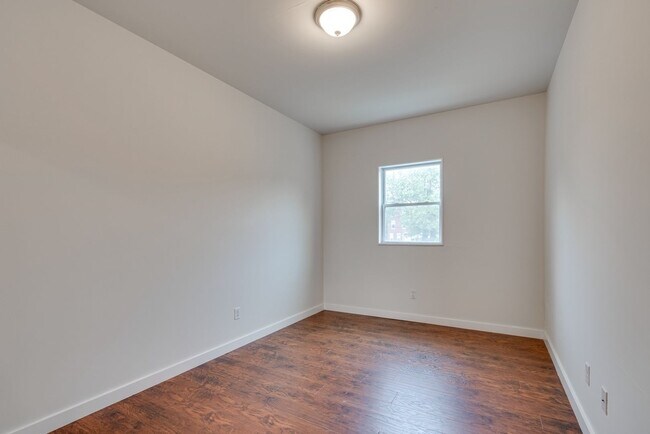 Foto del edificio - Newly Renovated Temple Apartments