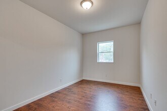 Building Photo - 1326 N 17th St