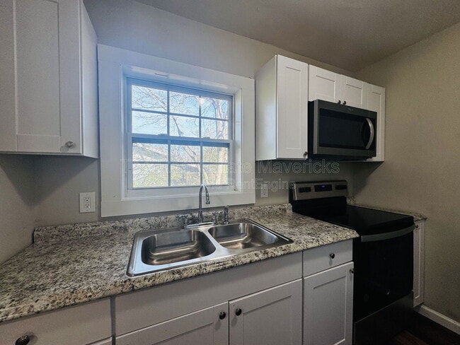 Building Photo - 63 Trinity Rd