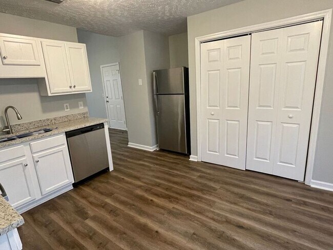 Foto del edificio - 4864 Nina Marie Ave