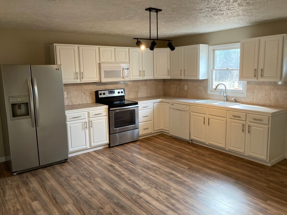 342 Brookwood Dr, Gainesville, GA 30501 Apartments in Gainesville, GA