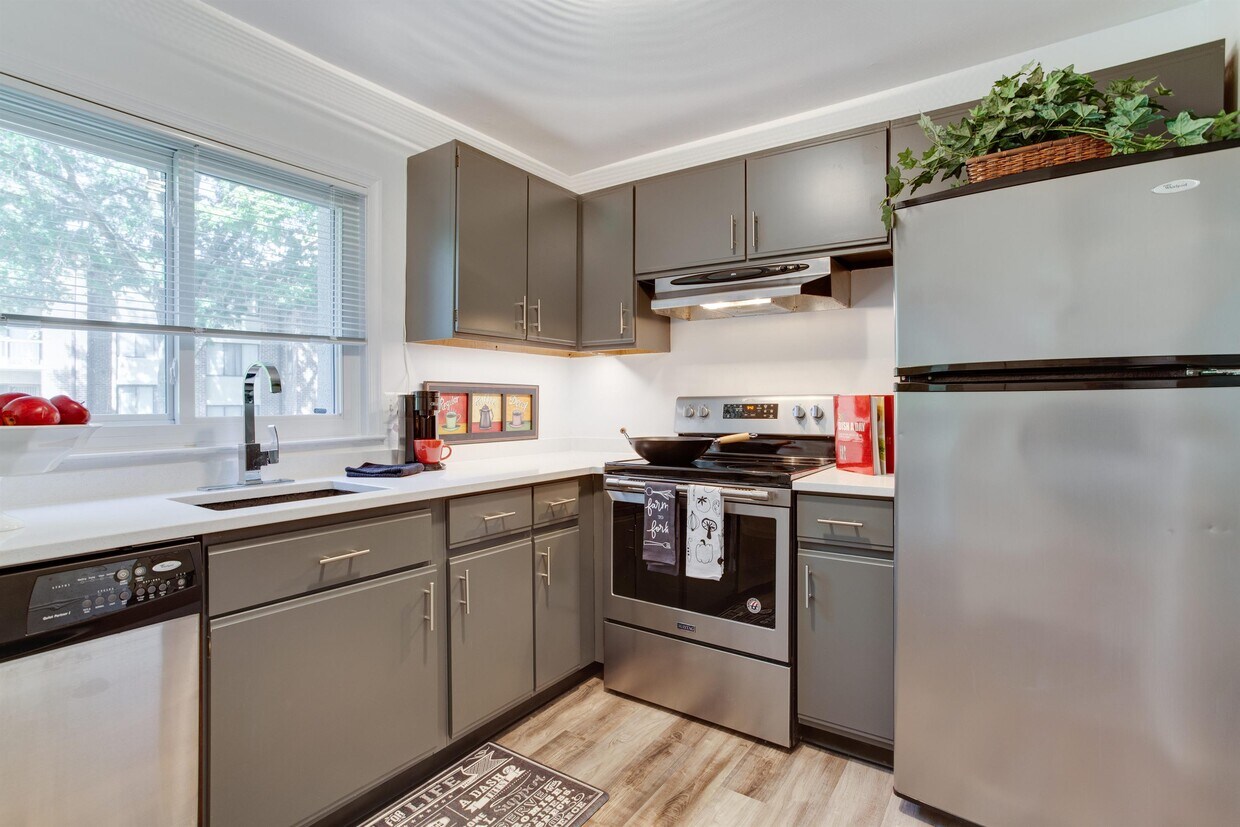 Foto principal - 15607 Dorset Rd