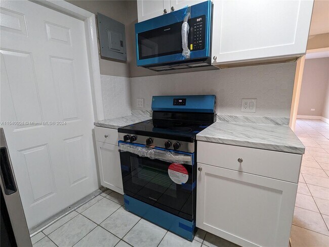 Foto del edificio - 987 NE 131st St