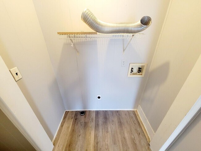 Foto del edificio - 821 Grace Avenue- C