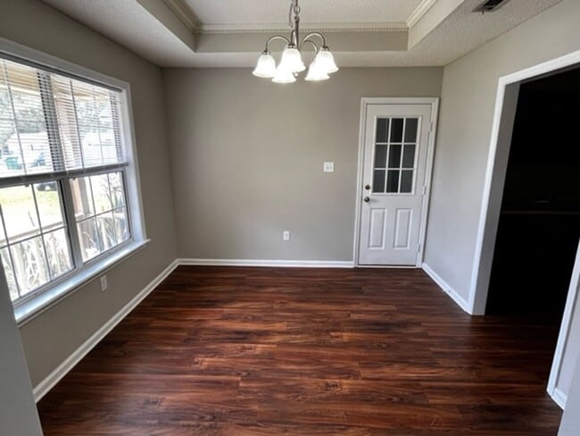 Building Photo - Check Out This 3BD/2B Home!!