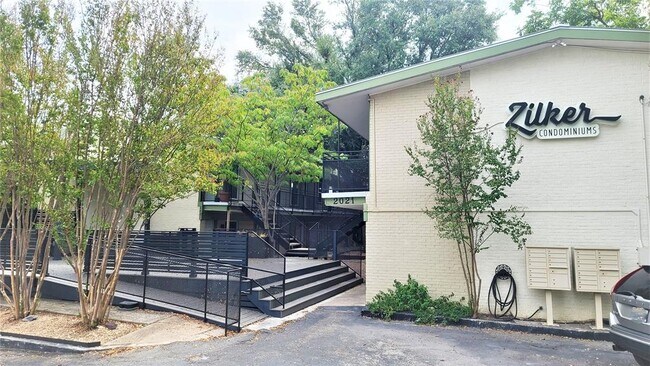 Building Photo - 2021 Bluebonnet Ln
