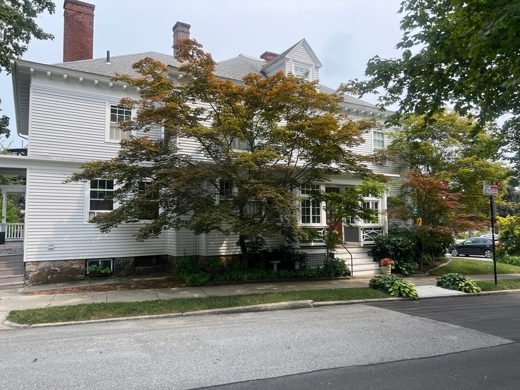 Primary Photo - 258 Highland St