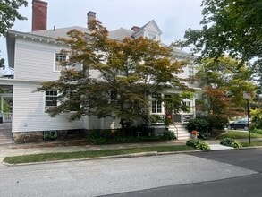Building Photo - 258 Highland St