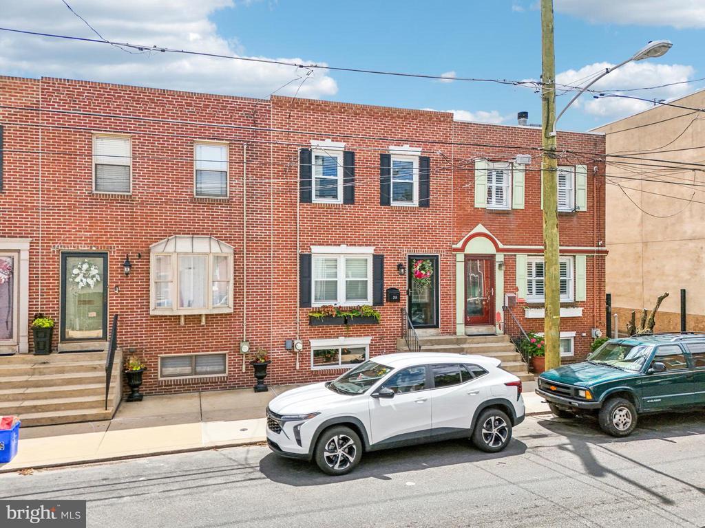 Foto principal - 208 Dickinson St