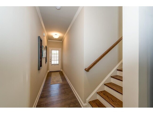 Foto del edificio - 3006 Cedar Glade Ln NE