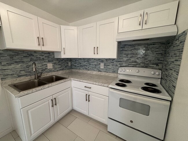 Building Photo - 15878 Edwin St