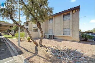 Building Photo - 533 W Guadalupe Rd