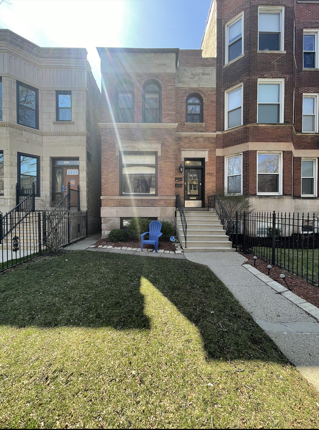 Foto del edificio - 1521 W Addison St