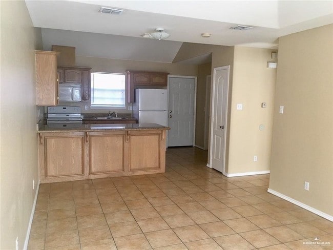 Building Photo - 2503 Salvatierra Ave
