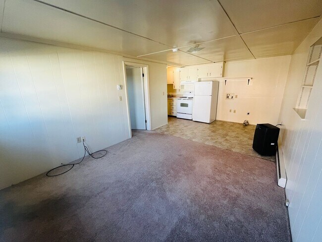 Building Photo - 1 Bedroom, 1 Bath Apartment