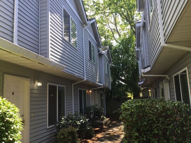 Building Photo - 1092000