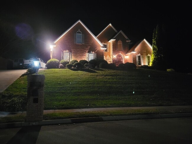 Foto del edificio - 12821 High Oak Rd
