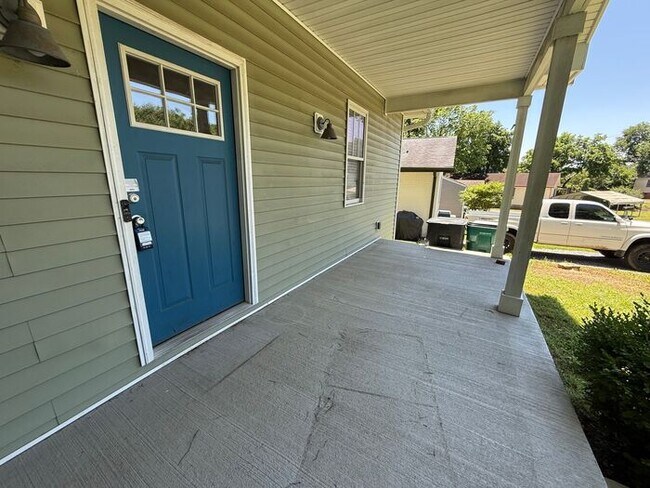 Foto del edificio - For Rent - Beautiful South Nashville House
