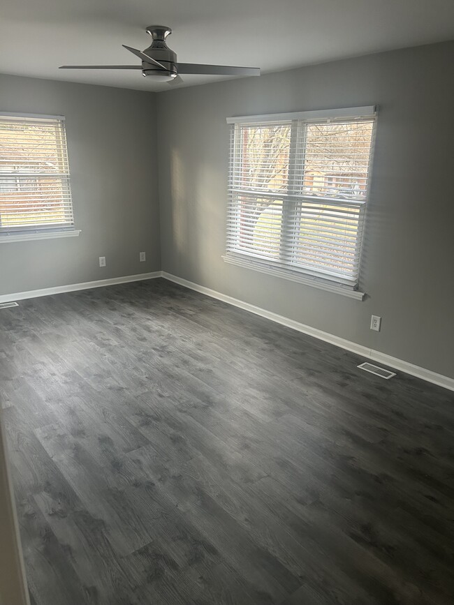 Sala de estar - 102 Greentree Dr