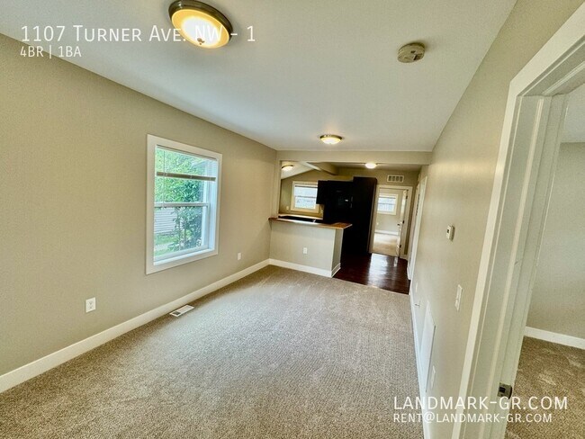 Foto del edificio - COMPLETE RENOVATION- 4 bed / 1 bath on Gra...