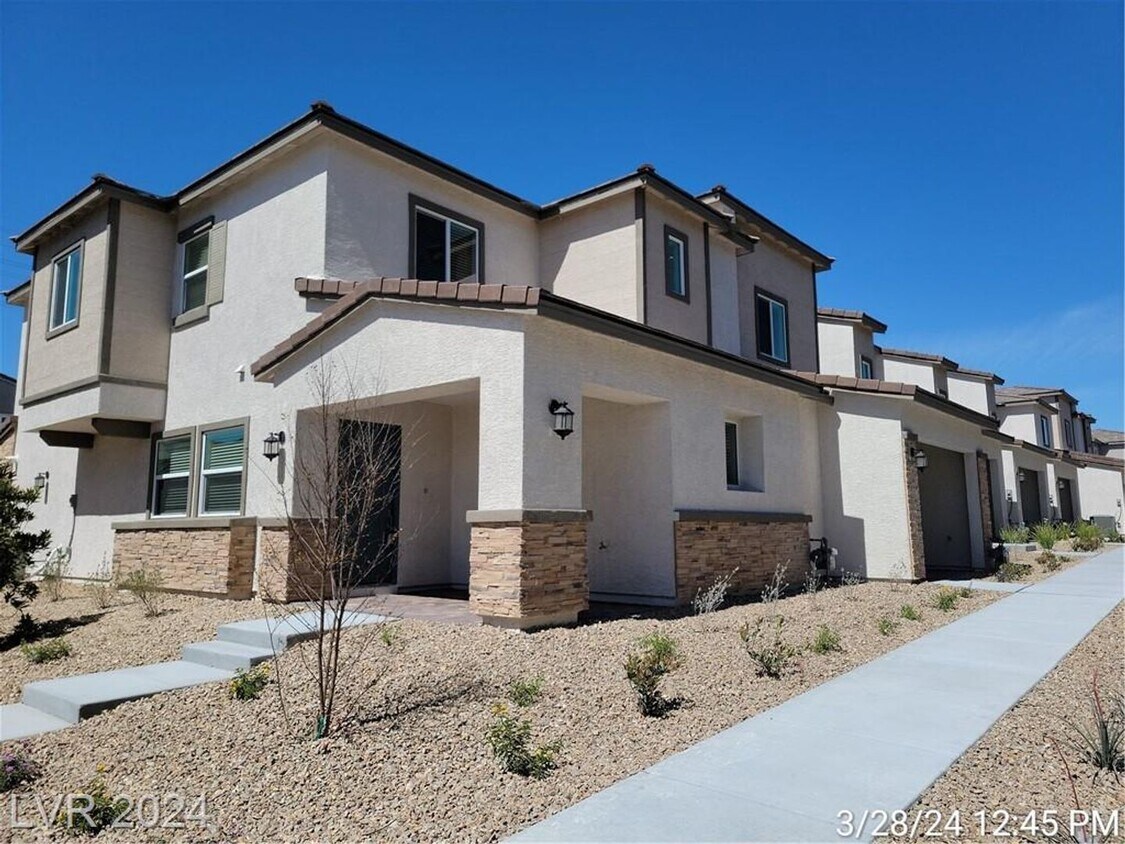 Primary Photo - BRAND NEW 4 BED, 2.5 BATH TOWNHOME IN NW L...
