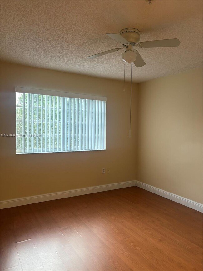 Foto del edificio - 2091 Renaissance Blvd