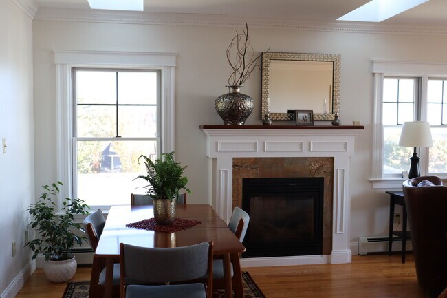 Dining area - 16 Guilford Ct